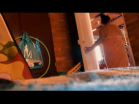 ❤️ Mein Onkel folgt mir in die Dusche, er fickt mich, während ich dusche. ❌ Porno bei uns ️❤