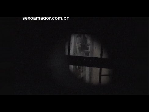 ❤️ Blondie wird heimlich von einem Voyeur aus der Nachbarschaft gefilmt, der sich hinter Hohlblocksteinen versteckt ❌ Porno bei uns ️❤