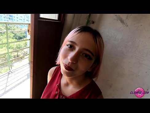 ❤️ Studentin saugt einen Fremden im Outback - Sperma auf seinem Gesicht ❌ Porno bei uns ️❤
